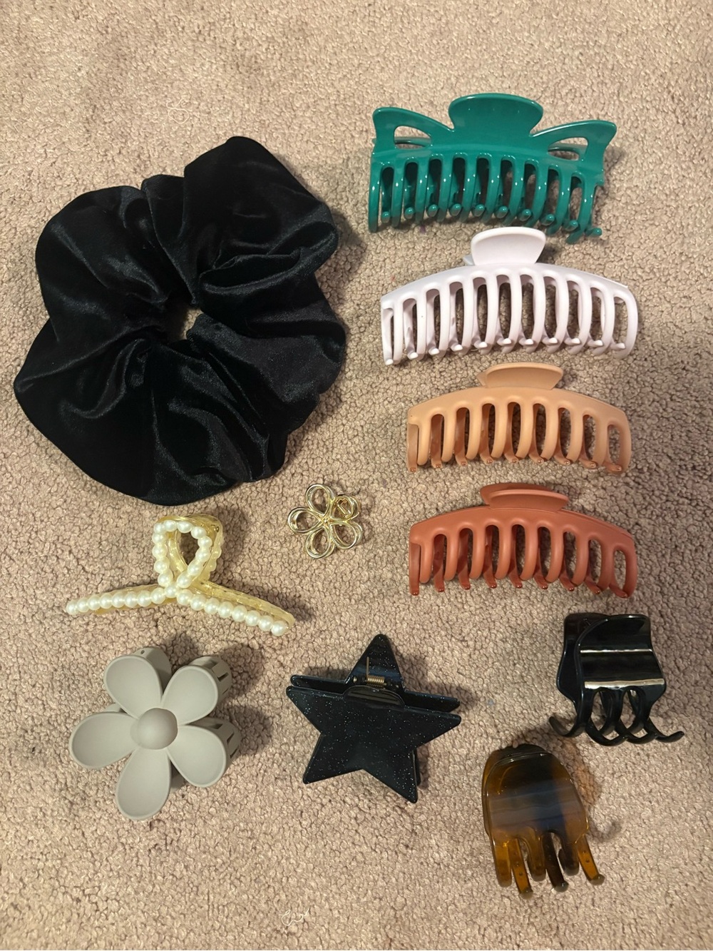 Assorted hair claws and scrunchie